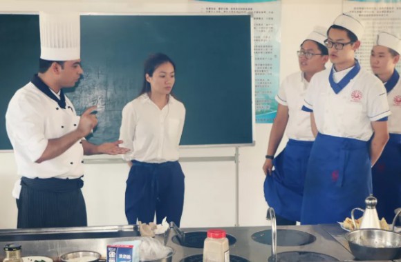 来自印度籍专业导师来院为学生们授课！