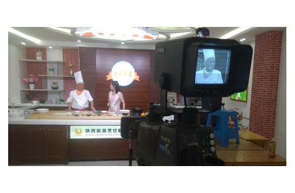 陕西电视台走进今年会校内演播大厅拍摄《直通陕烹院》