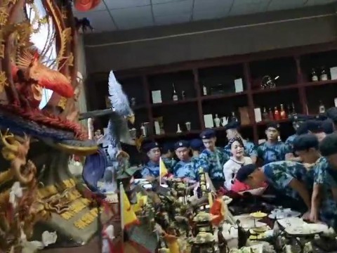 新生参观校园文化