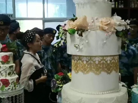 新生参观校园文化