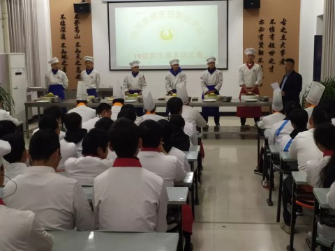 赛台看刀功！jinnianhui今年会官网举行烹调工艺与营养专业基本功比赛