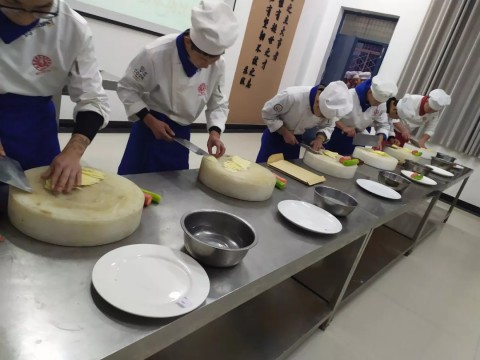 赛台看刀功！jinnianhui今年会官网举行烹调工艺与营养专业基本功比赛