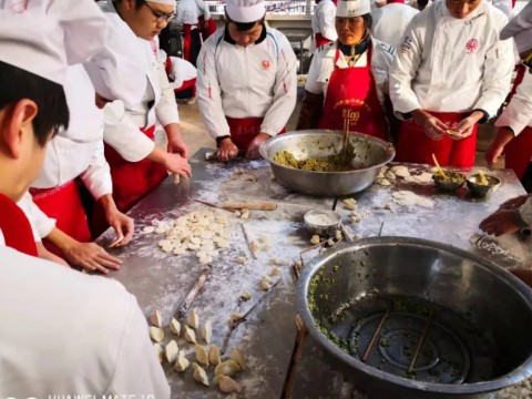 jinnianhui今年会官网举办“情暖冬至”包饺子活动