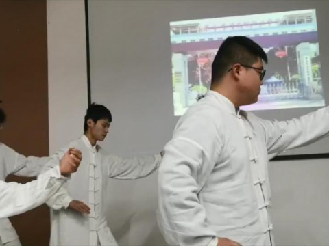 不平凡的一年…期末座谈会，全院教师进入各班级，陪学生一同喜迎新年