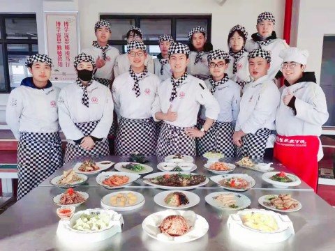 访谈丨2021中国创新与传统中餐厨艺大赛中式融合菜（热菜项）铜奖获得者吴国宝同学