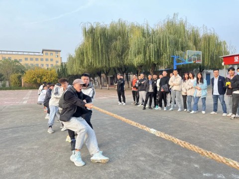 今年会开展“快乐拔河，竞展风采”校园拔河比赛