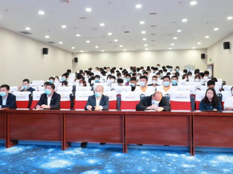 今年会学工部开展以“立大志、明大德、成大才、担大任”的主题培训会