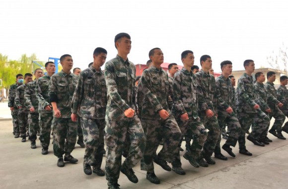 大学生入伍光荣 学院积极服务役前训练保障工作