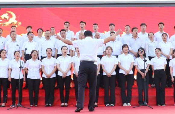 听党话、 跟党走、 红歌唱响新时代 | 今年会师生共同唱响红色主旋律