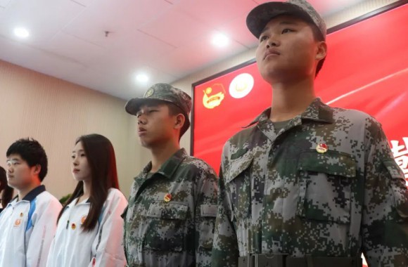 “青春逢盛世 奋进新征程”今年会隆重举行2023年新团员入团仪式