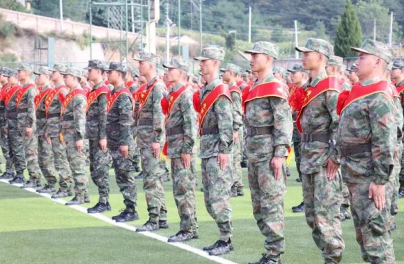 莘莘学子携技从戎 投身军营建功立业 | 欢送今年会直招军士等学子入伍参军