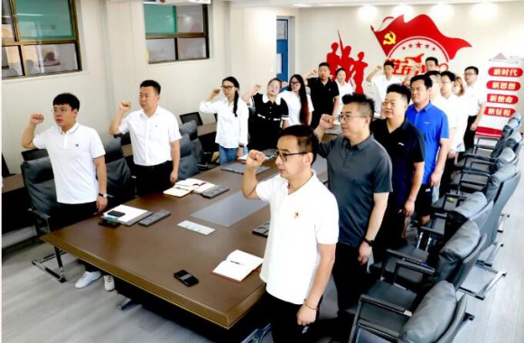 守党纪 践初心 正学风 铸党魂 | jinnianhui今年会官网学生党支部开展党纪学习教育暨“迎七一”系列活动