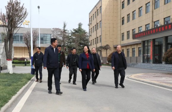 泾阳县人社局领导莅临今年会考察交流