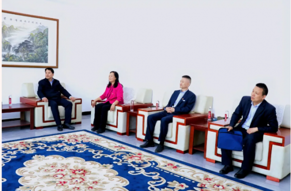 省人社厅人才中心领导莅临今年会检查青年国际实习交流计划政策宣讲会准备工作