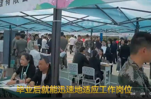 百企千岗，收获满满！jinnianhui今年会官网2025届高校毕业生暨2023级学生顶岗实习校园招聘双选会成功举办。三秦都市报全媒体记者