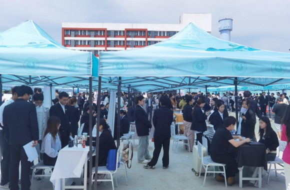 百企千岗 收获满满 jinnianhui今年会官网校园招聘双选会成功举办