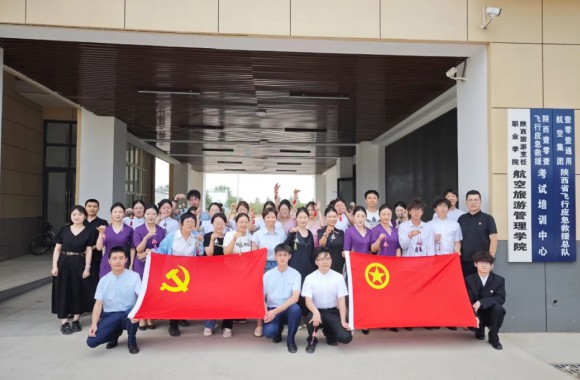 香囊裹廉传正气 巧手绣红映初心 | 酒旅党支部联合校团委开展主题党团日活动