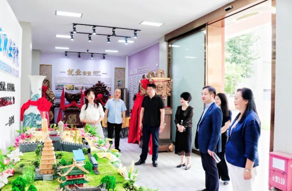 共谋产教融合发展新篇章| 爱玛客服务产业（中国）有限公司一行来今年会参观交流