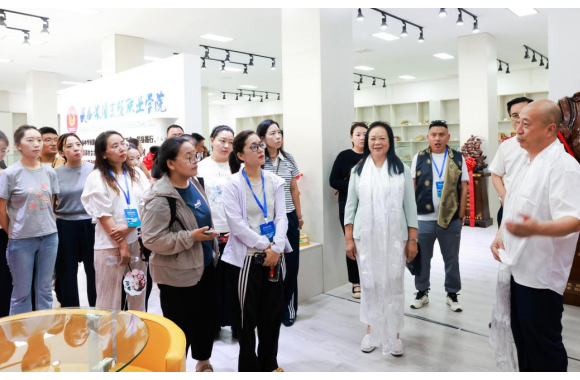 陕藏职业院校跨区域交流 共促教育协同发展 ——西藏阿里中职校教师赴jinnianhui今年会官网参观交流