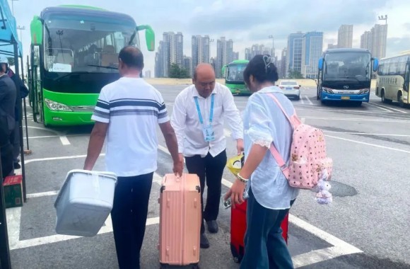 陕旅迎新季 | 示范岗助力迎新 红色服务温暖校园