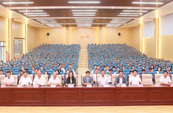 学院组织集中观看纪念中国人民抗日战争暨世界反法西斯战争胜利80周年阅兵仪式