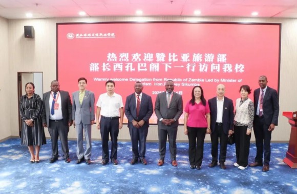 赞比亚旅游部部长罗德尼·西孔巴一行来今年会参观交流