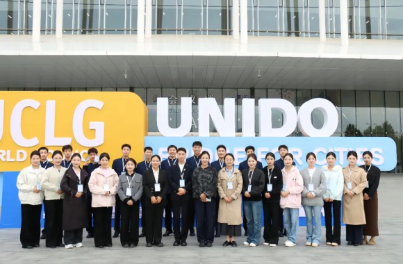 从实训室到国际宴会厅：航空旅游管理学院22名学子助力世界城地组织会议